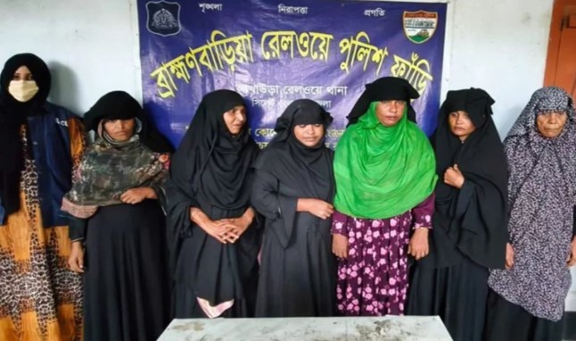 ট্রেনে যাত্রীবেশে করতেন ছিনতাই, অবশেষে ১১ নারী সদস্য গ্রেপ্তার